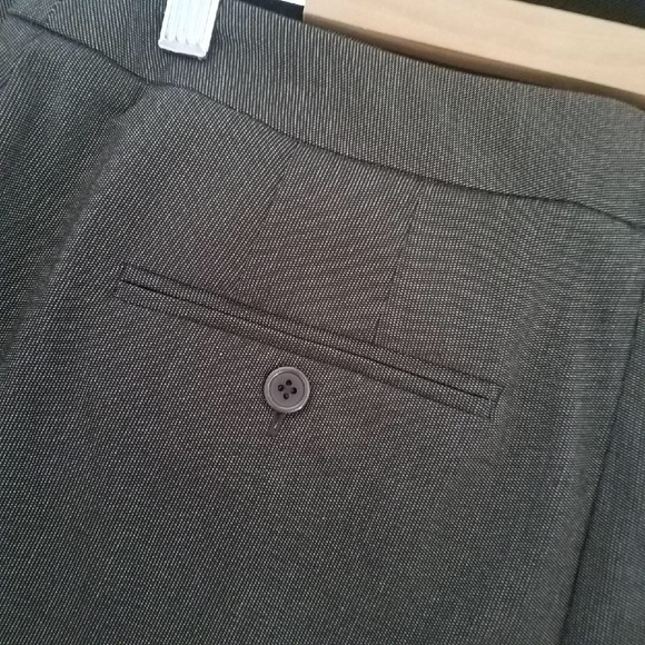 CHICOS GREY DRESS PANTS. Size 6 - Picture 4 of 8